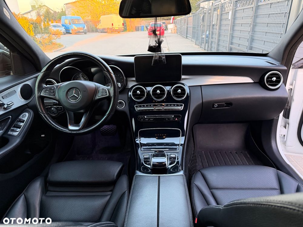 Mercedes-Benz Klasa C 300 9G-TRONIC AMG Line - 22