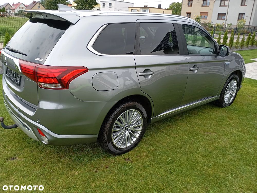 Mitsubishi Outlander - 9