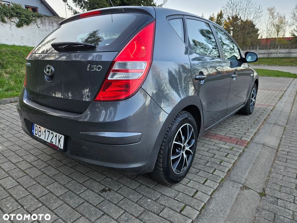 Hyundai i30 1.6 blue Classic - 13