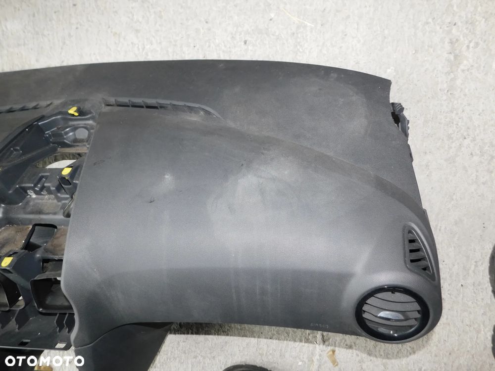 deska rozdzielcza kokpit konsola OPEL CORSA D - 2