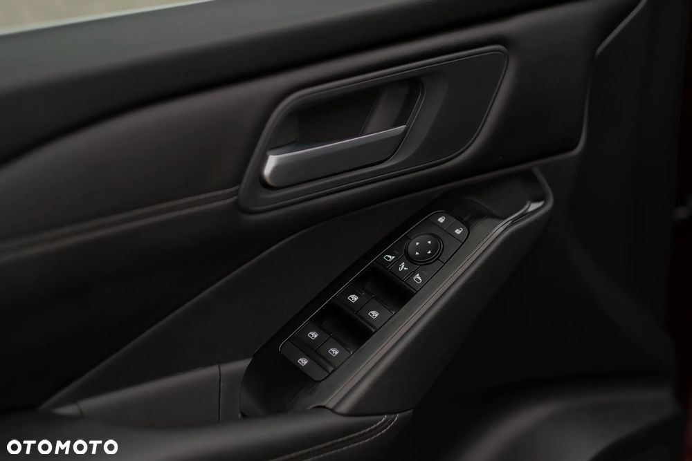 Nissan Qashqai 1.3 DIG-T N-CONNECTA - 28