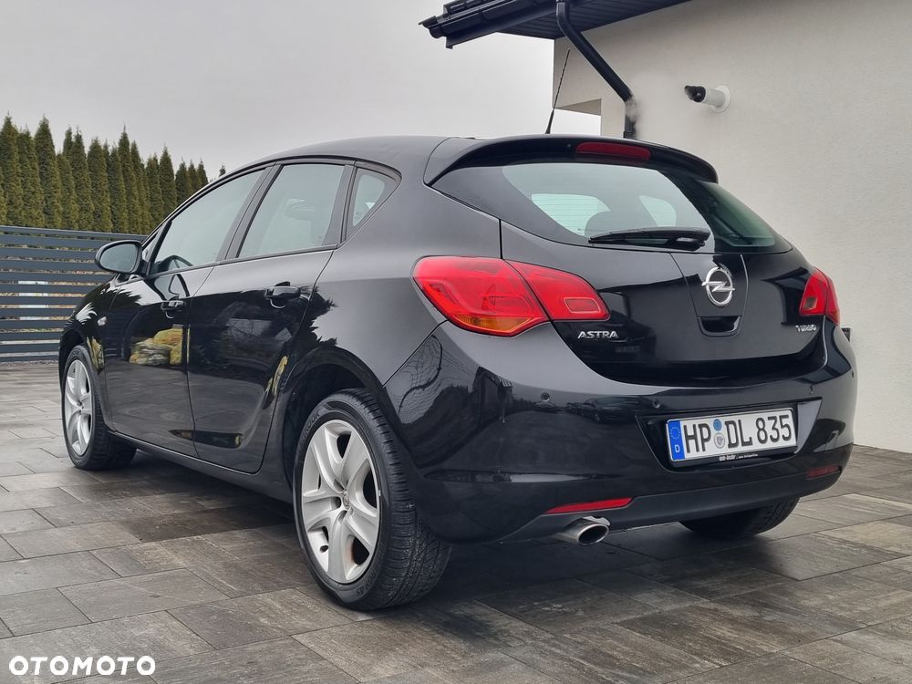 Opel Astra 1.4 Turbo Cosmo - 4