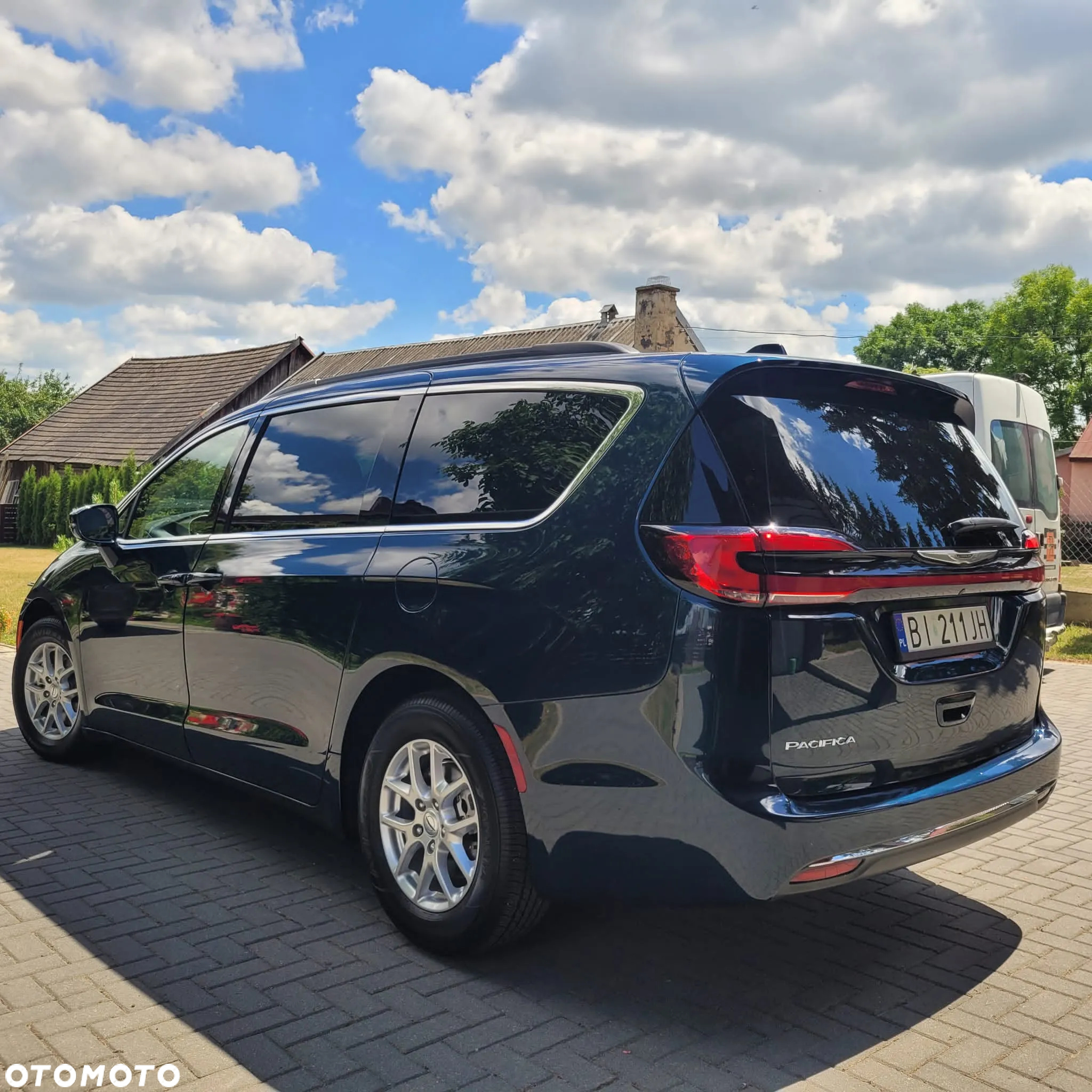Chrysler Pacifica - 4
