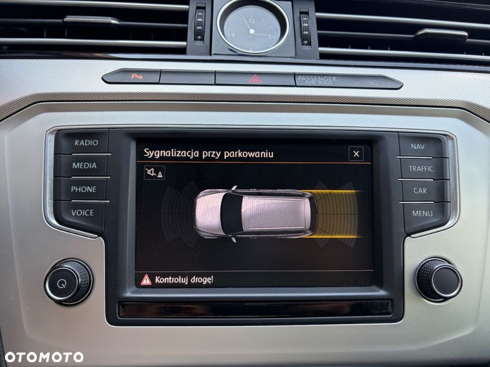 Volkswagen Passat Variant 2.0 TDI SCR DSG BlueMotion Comfortline - 24