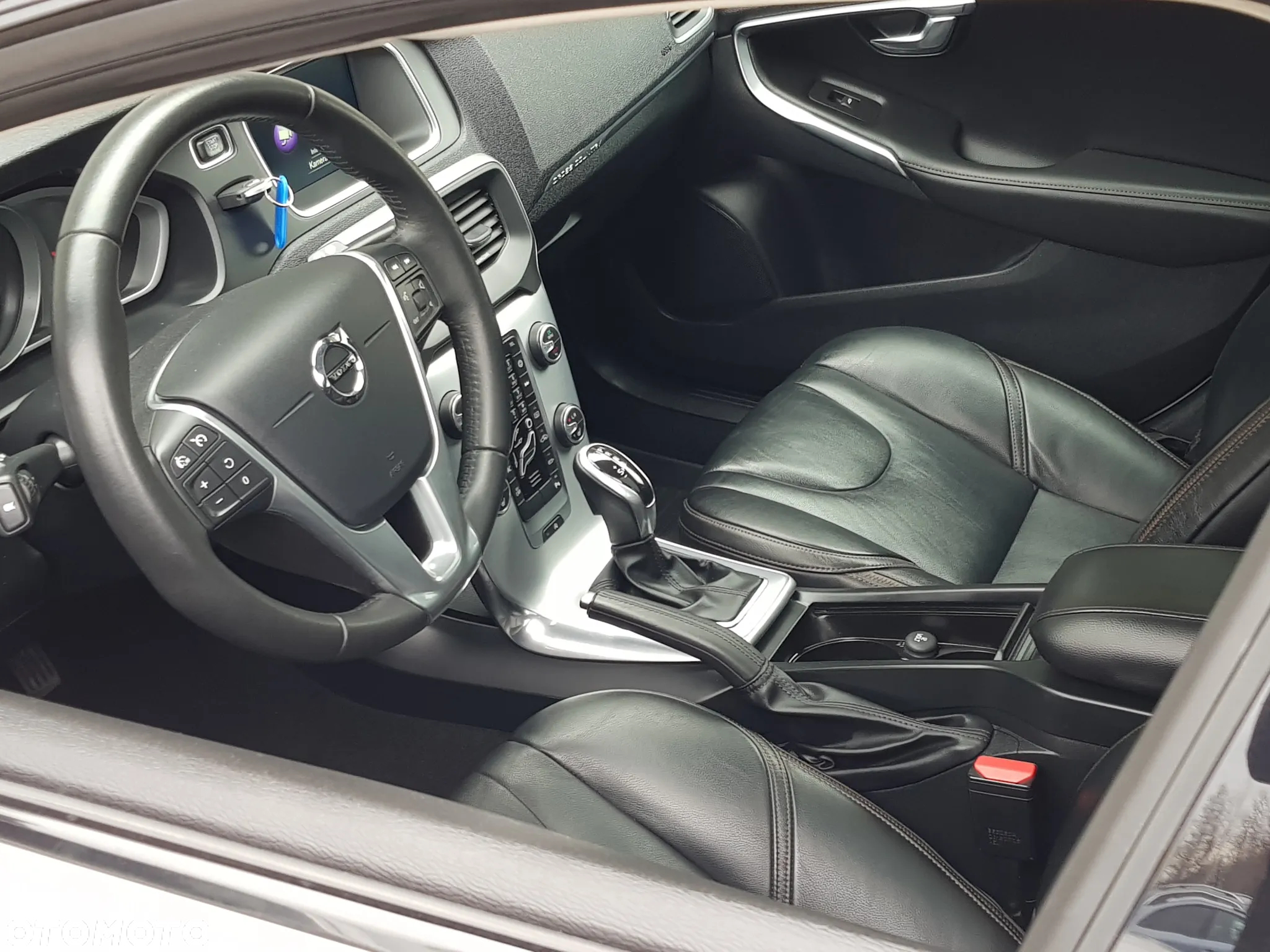 Volvo V40 Cross Country - 16