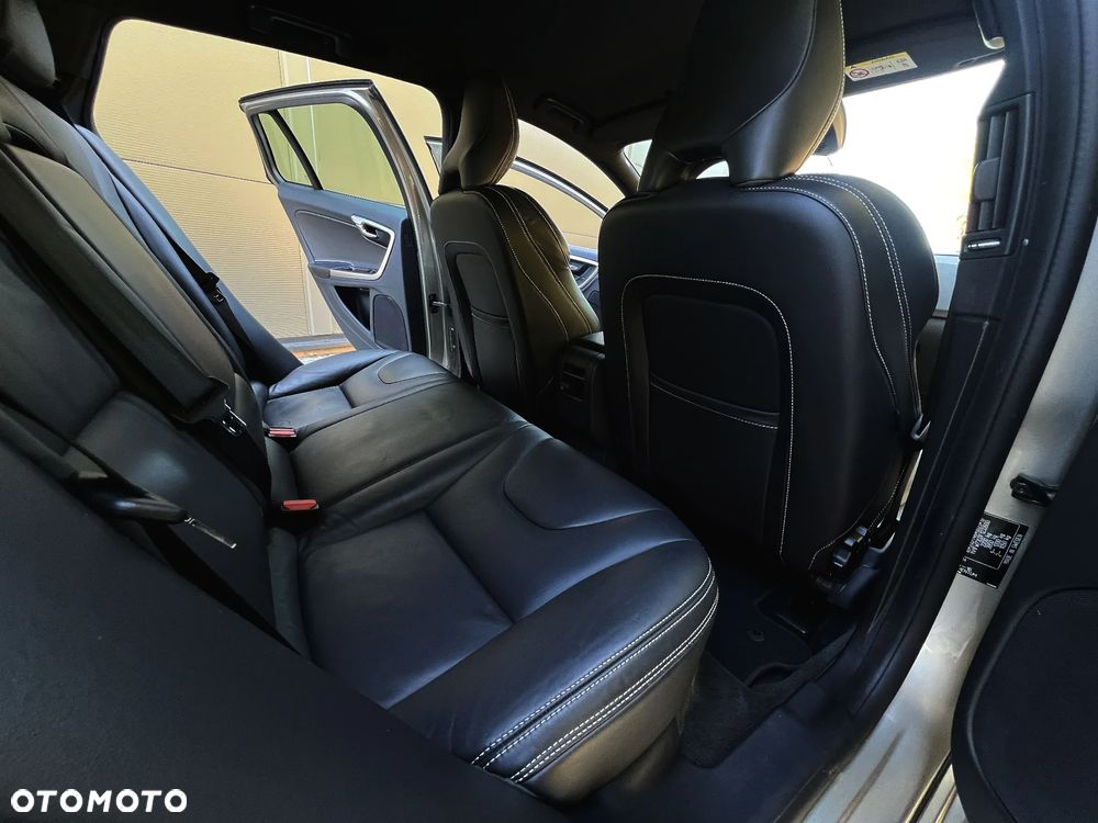 Volvo V60 D4 Geartronic Summum - 19