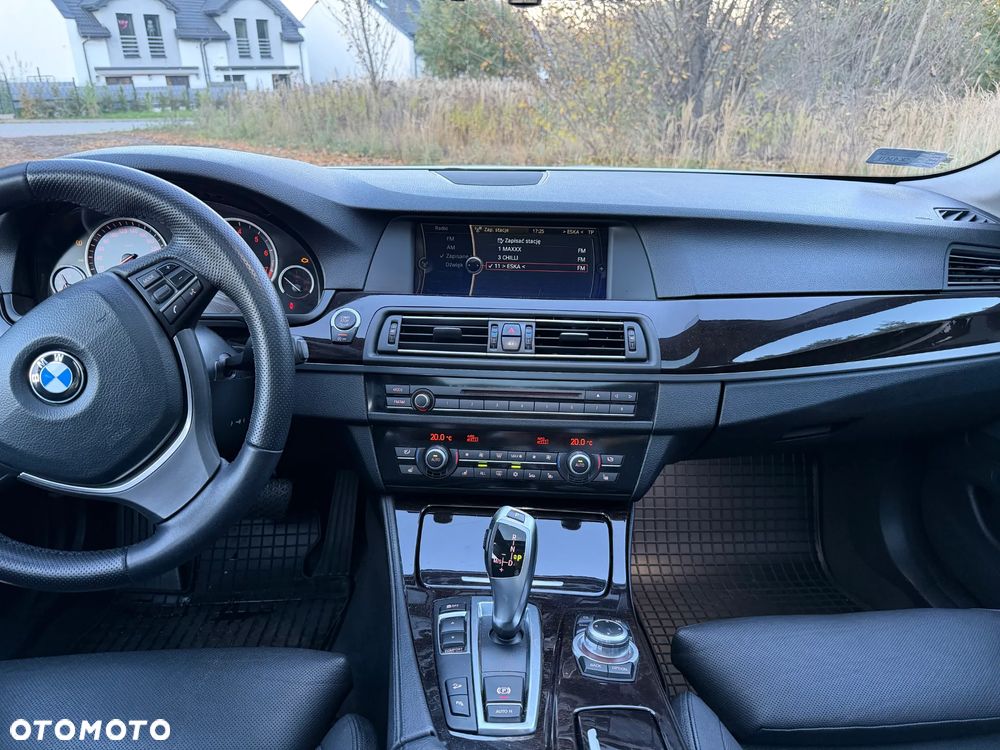 BMW Seria 5 528i xDrive - 13