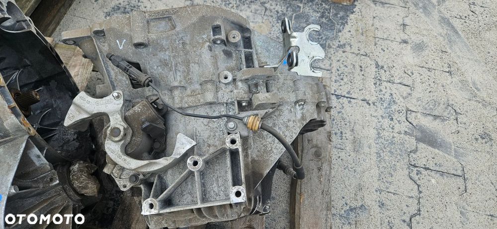 Skrzynia biegów Ford Kuga MK1 2,0 TDCI 6-bieg manual AV4R-7002-AB 6M2R-7F096-ED - 1
