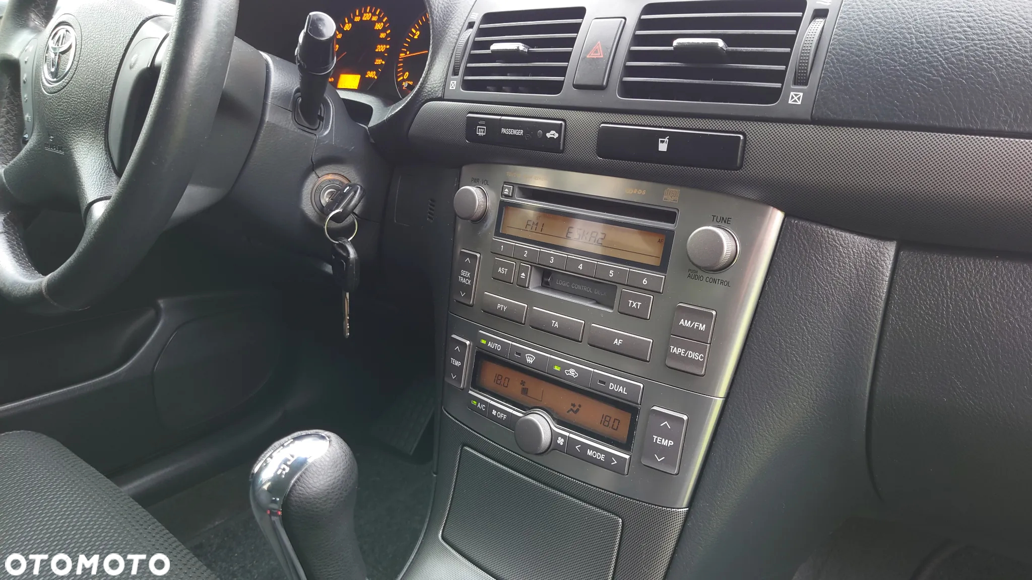 Toyota Avensis 1.8 VVT-i Combi Executive - 22