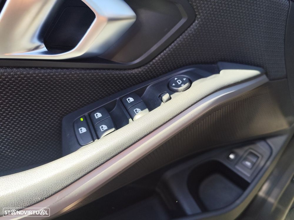 BMW 330 e Touring Auto - 24