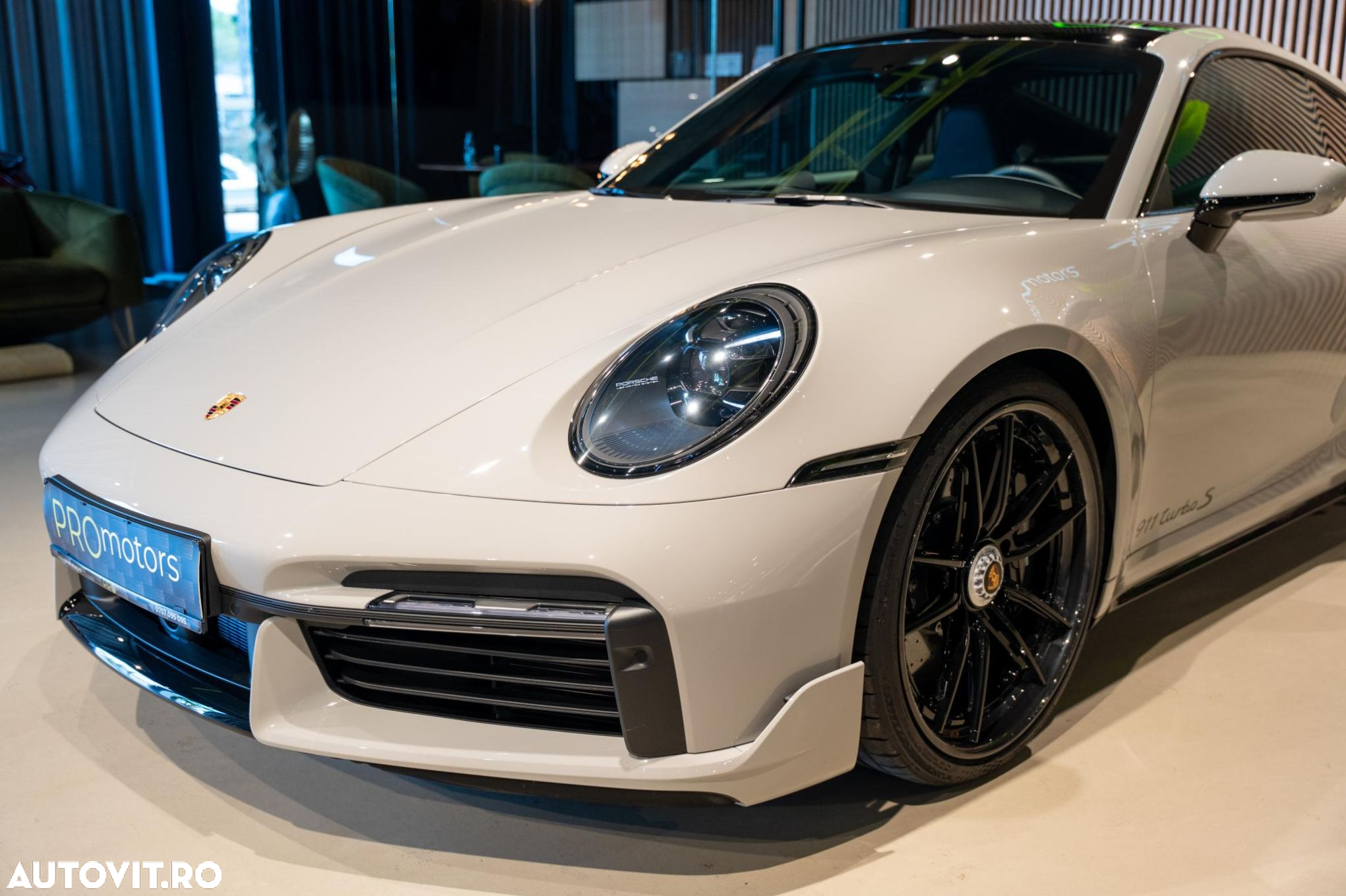 Porsche 911-TURBO-S - 9