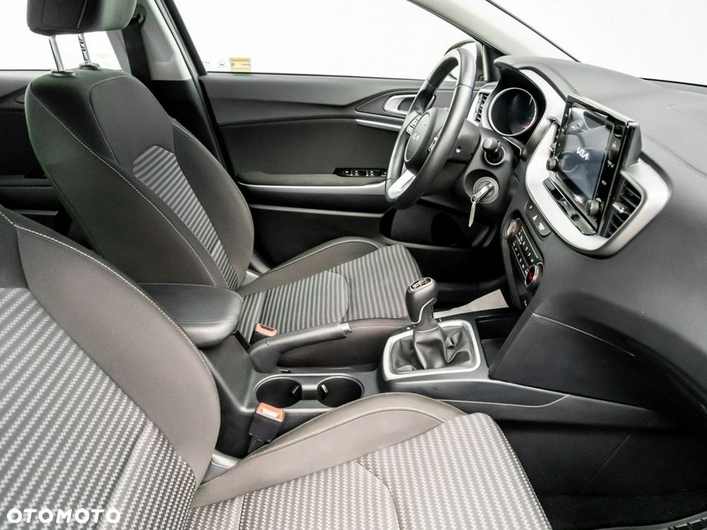 Kia Ceed 1.5 T-GDI M - 22