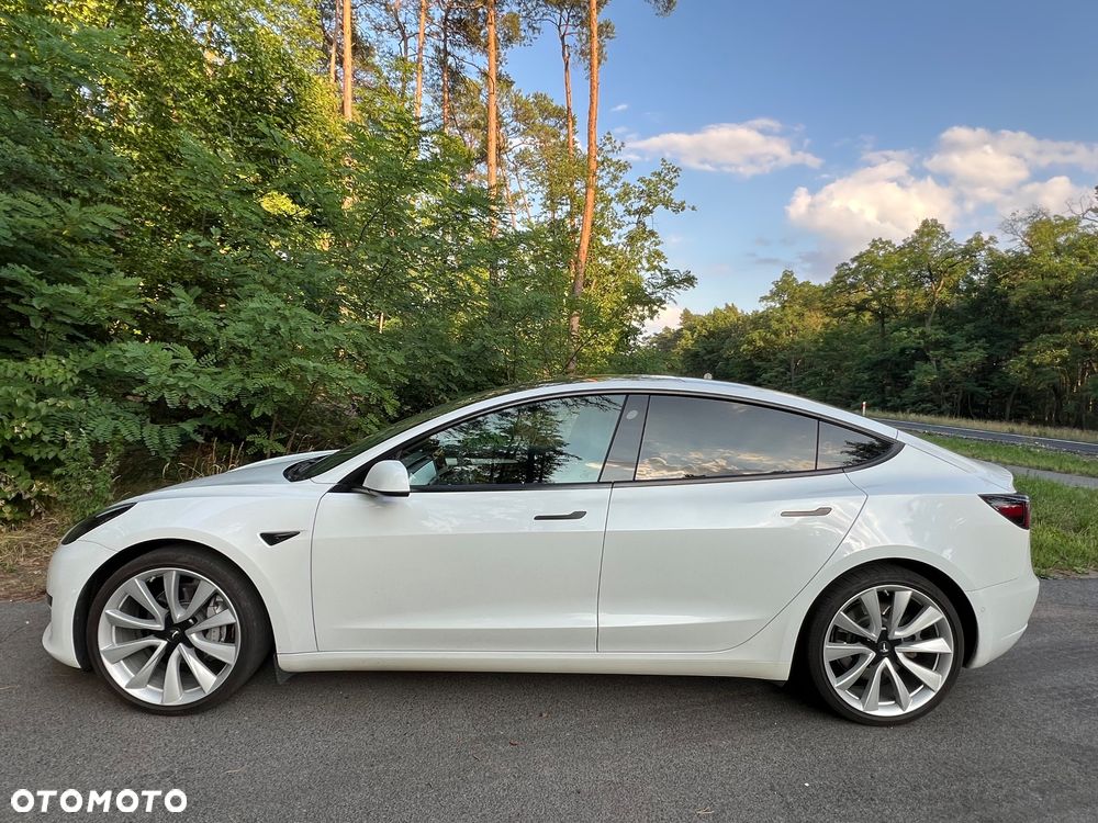 Tesla Model 3 - 7