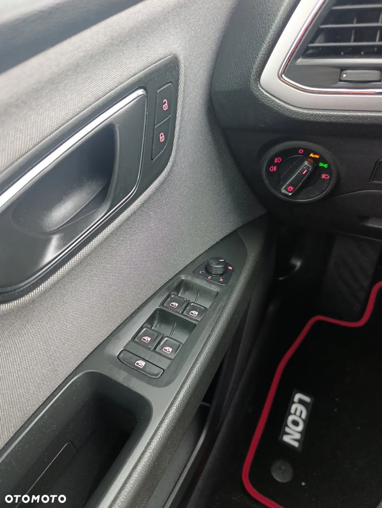 Seat Leon 2.0 TDI DPF DSG Style - 32
