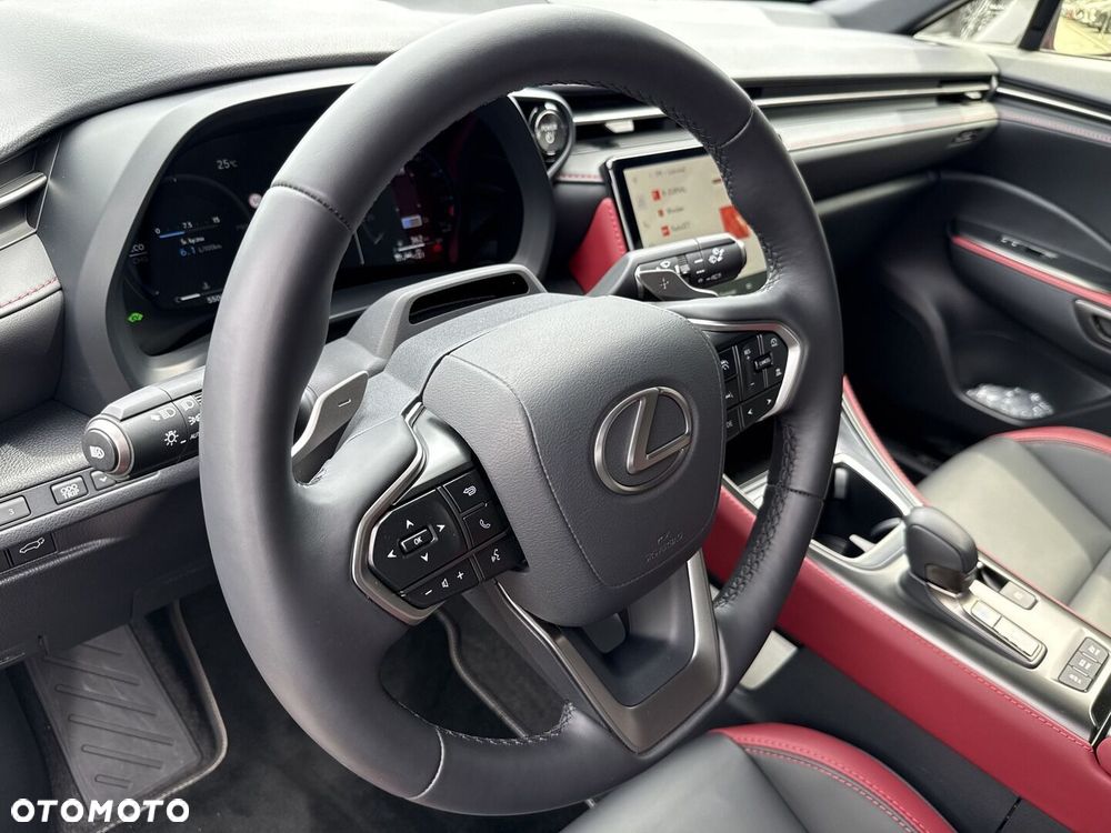 Lexus LBX - 13