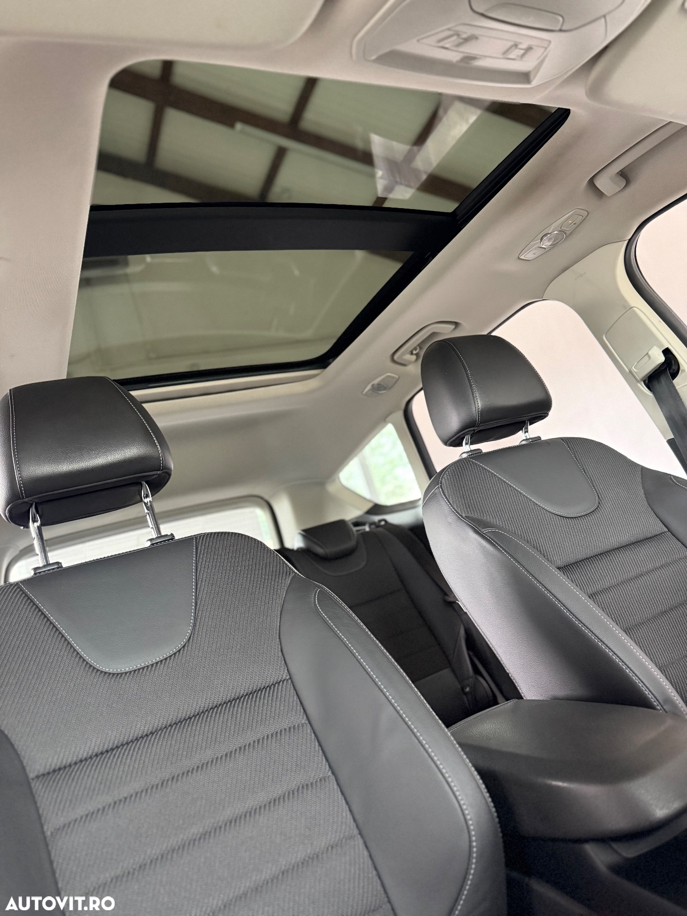 Ford Kuga 2.0 TDCi 4WD Powershift Titanium - 8