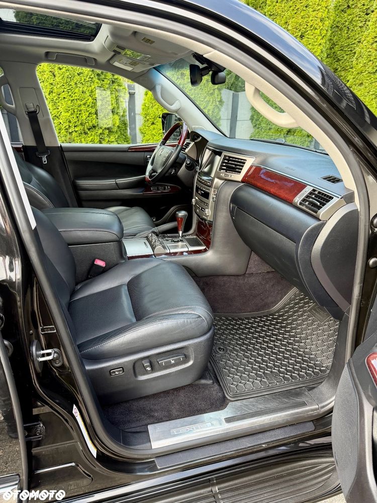 Lexus LX - 19