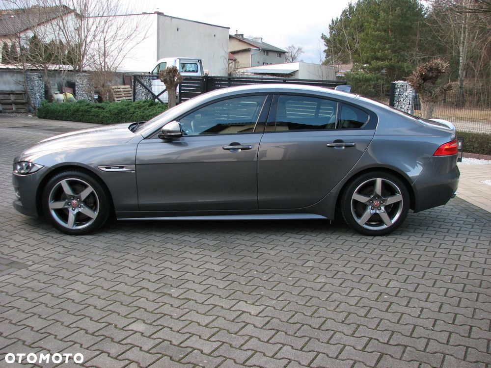 Jaguar XE D180 R-Dynamic S - 12
