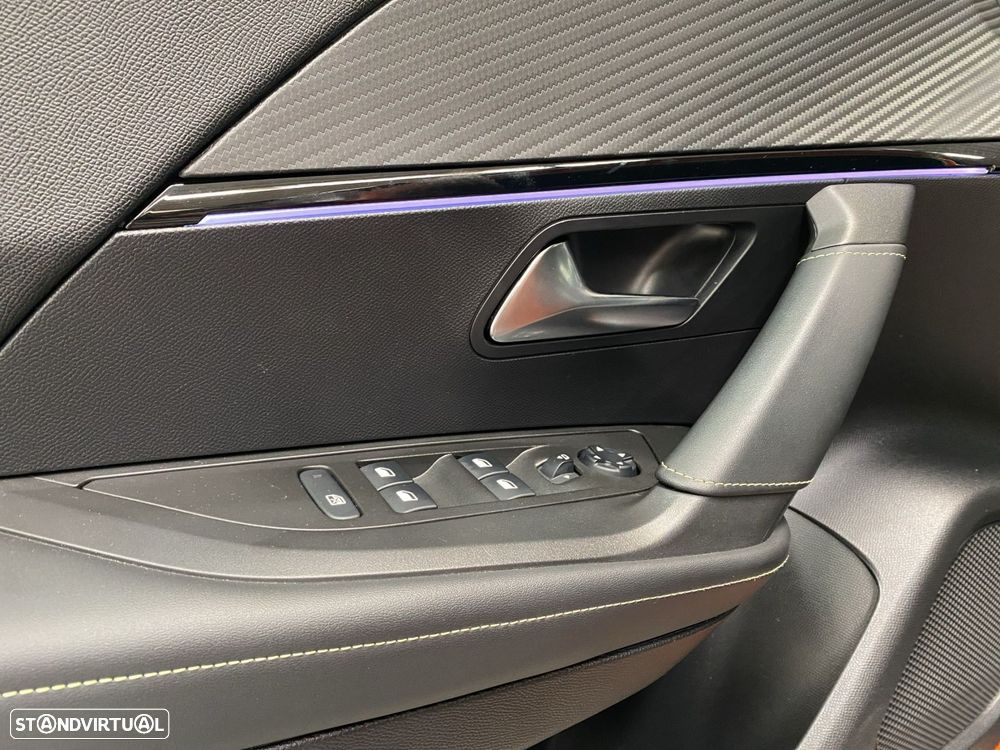 Peugeot e-2008 50 kWh GT - 17