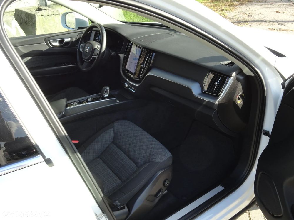 Volvo XC 60 B4 D AWD Geartronic Momentum Pro - 9