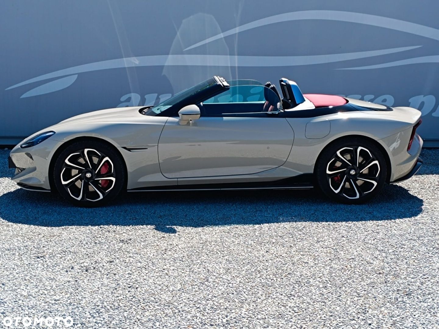 MG Cyberster 77kWh AWD Czerwony Dach - 25