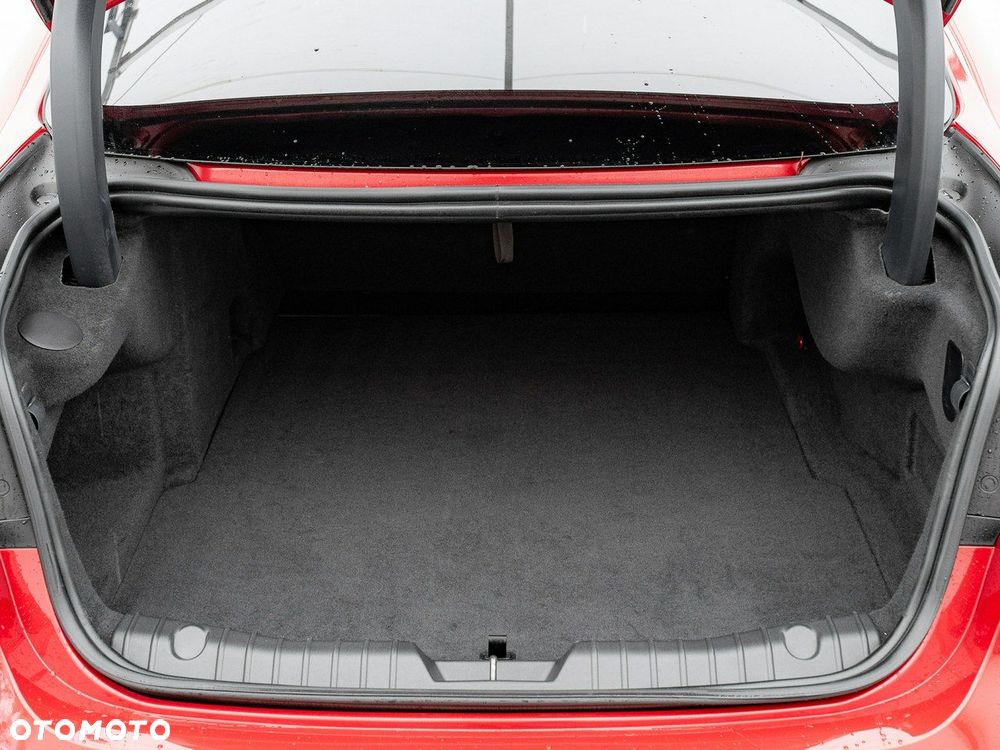 Jaguar XF 2.0 P250 R-Dynamic SE - 27