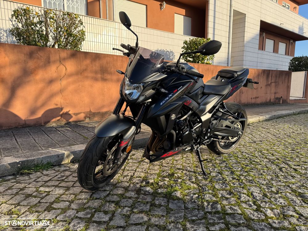 Suzuki GSX S750 - 1