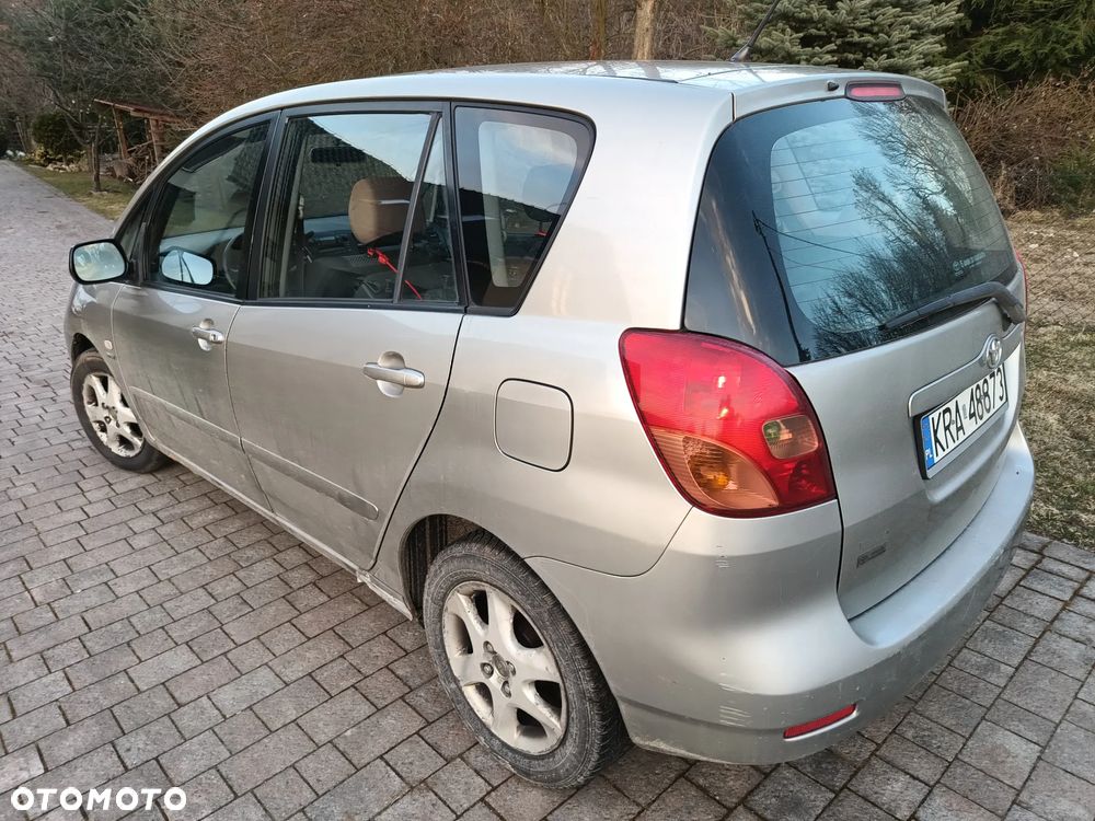 Toyota Corolla Verso - 8