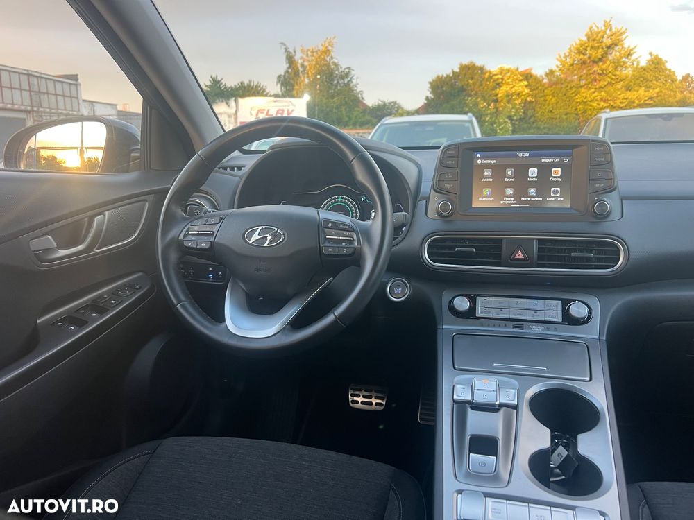 Hyundai KONA Select - 18