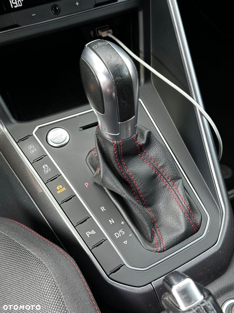 Volkswagen Polo 2.0 TSI DSG GTI - 12