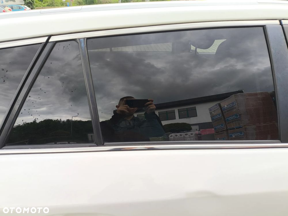 Toyota Avensis 2.0 D-4D Premium - 23