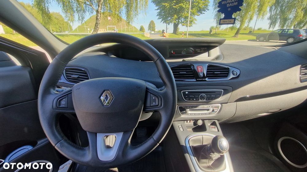 Renault Scenic 1.9 dCi Privilege Euro5 - 8