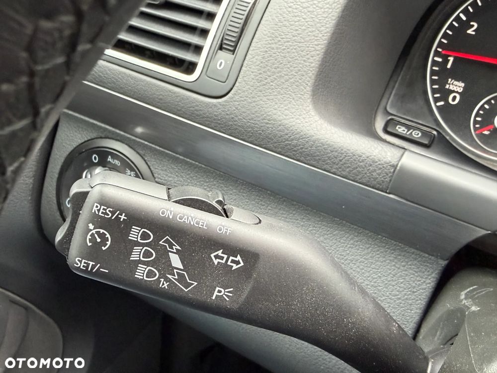 Volkswagen Touran - 33