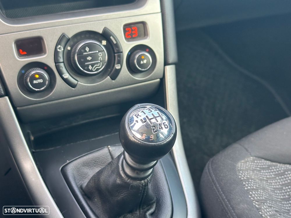 Peugeot 308 1.6 HDi Executive CVM6 - 28