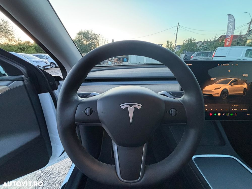 Tesla Model Y Long Range Dual Motor AWD - 21