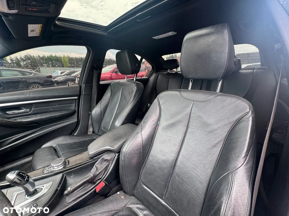 BMW Seria 3 330i xDrive - 15