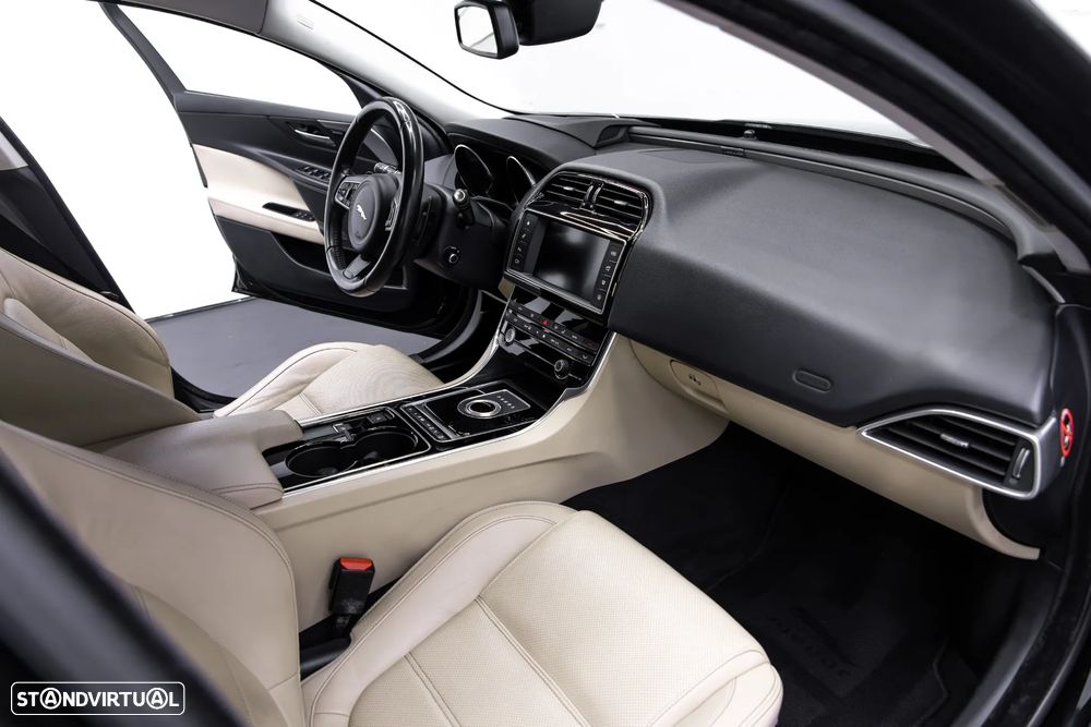 Jaguar XE 2.0 D Prestige Aut. - 28