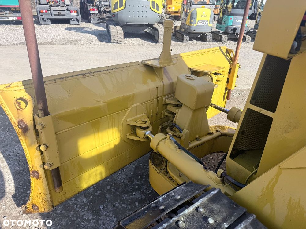 Caterpillar CAT D4C - 6