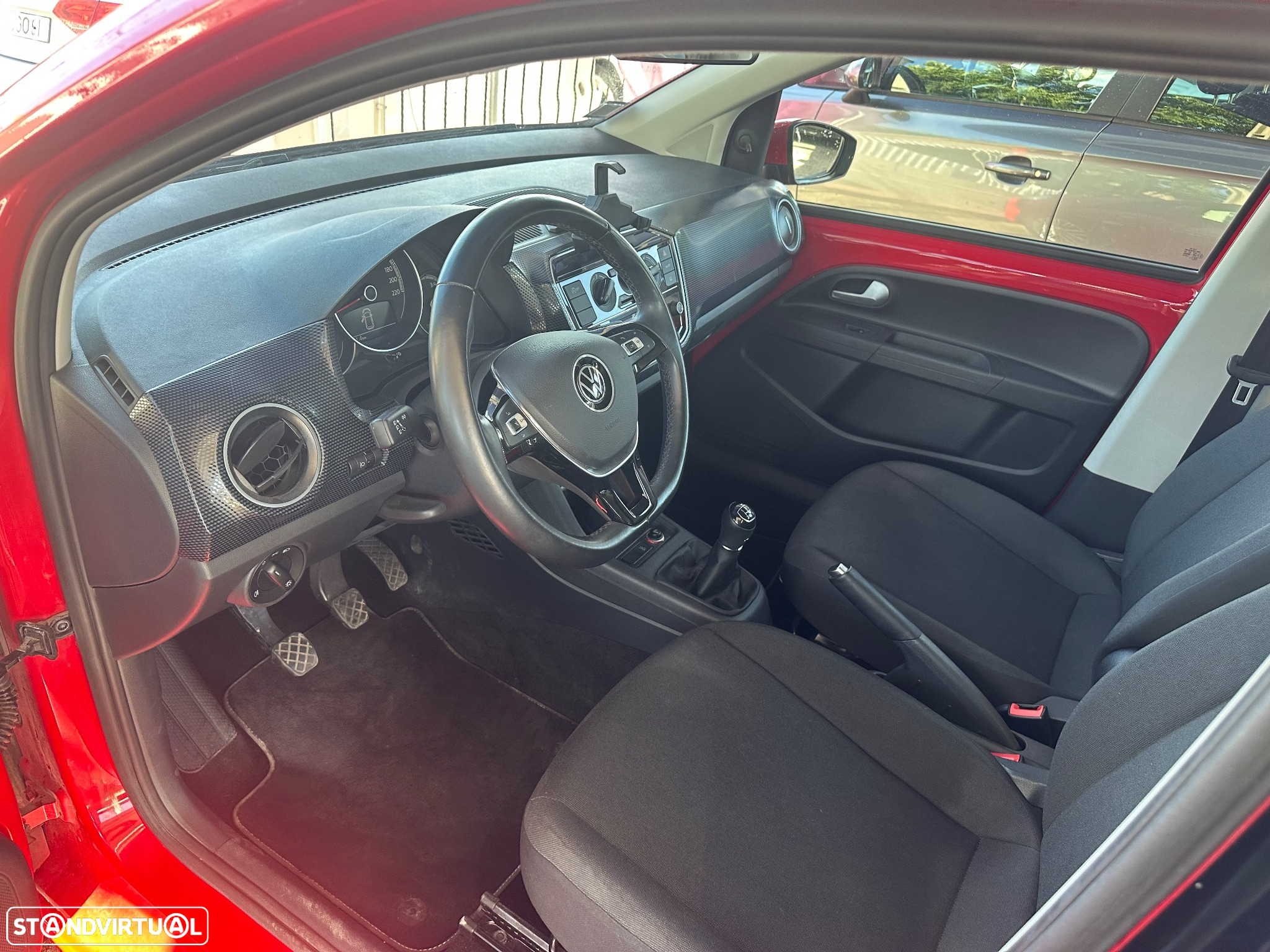VW Up! 1.0 Move Color - 11