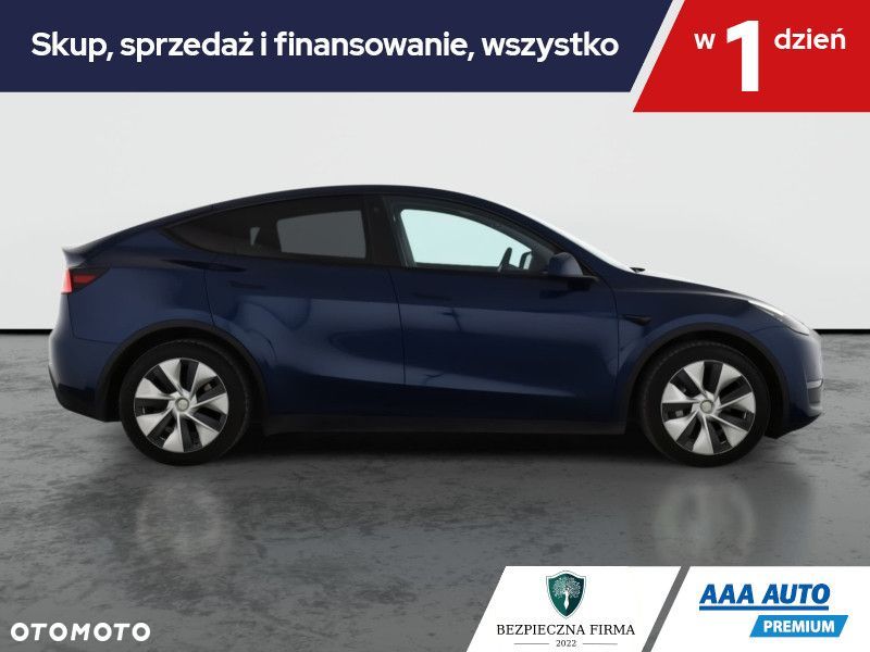 Tesla Model Y - 8