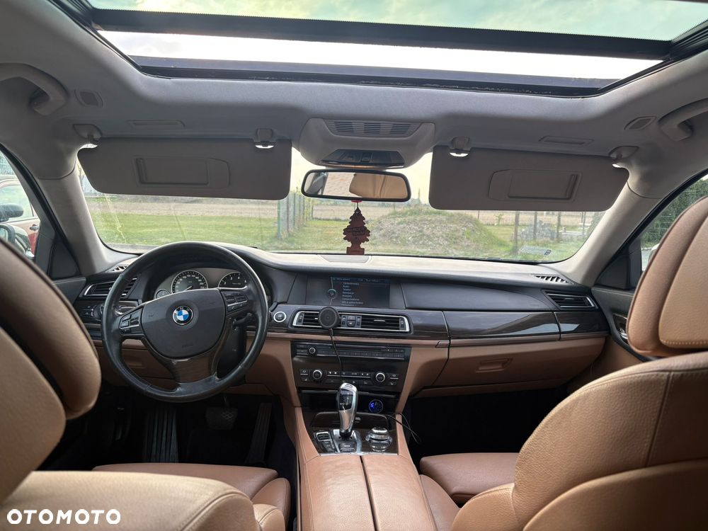 BMW Seria 7 750i L - 13