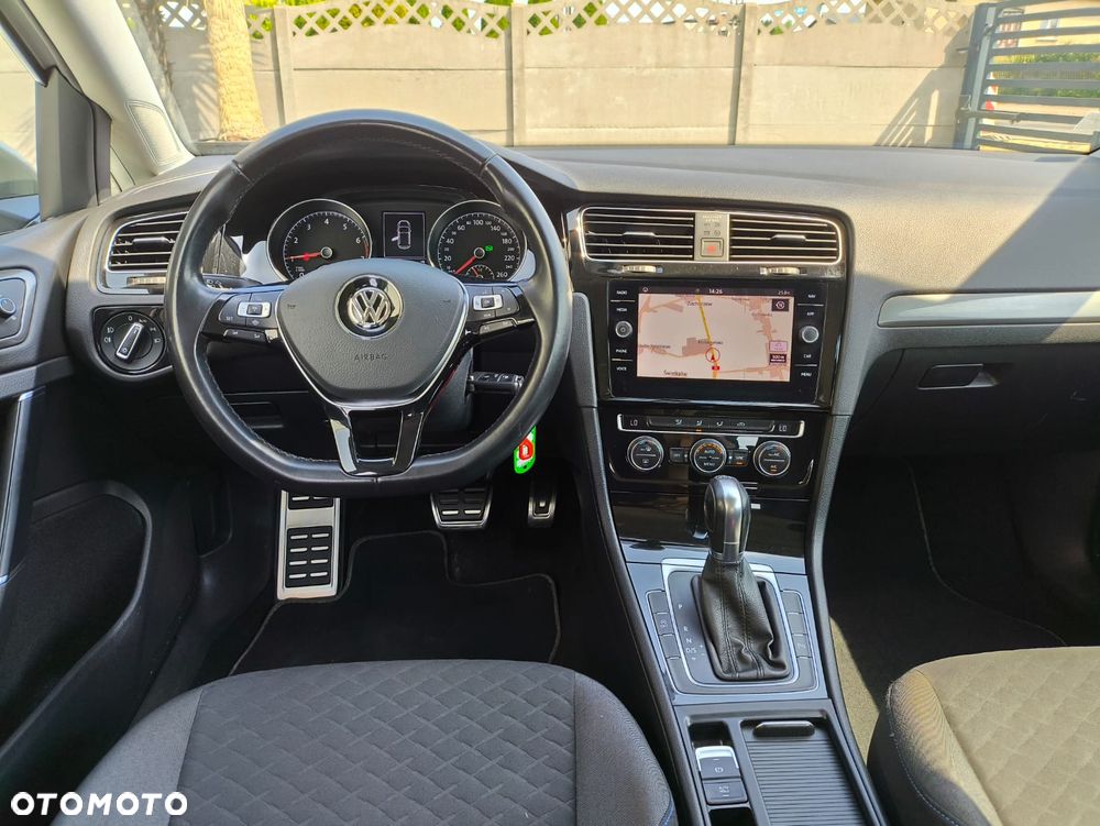 Volkswagen Golf - 28