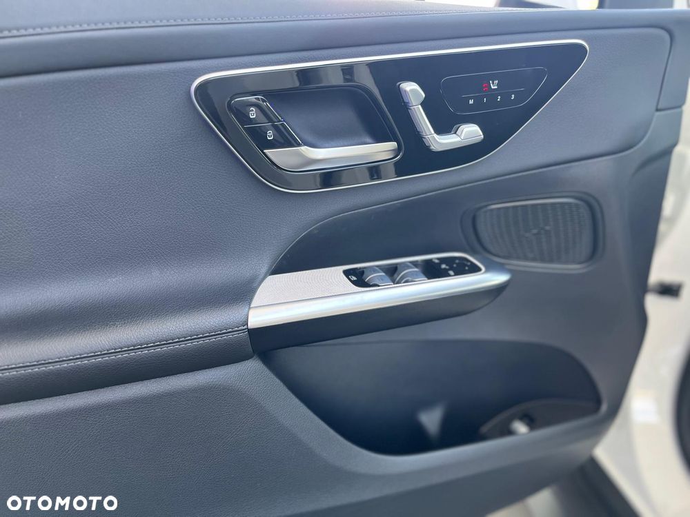 Mercedes-Benz GLC 300 e 4-Matic AMG Line - 13