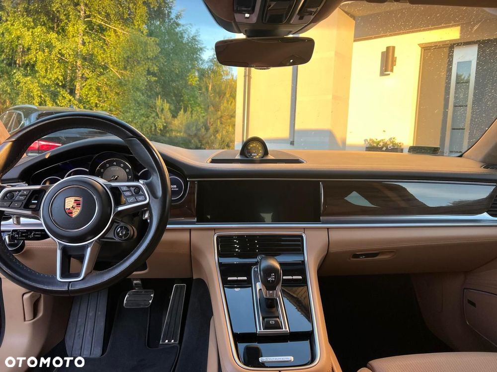 Porsche Panamera - 4