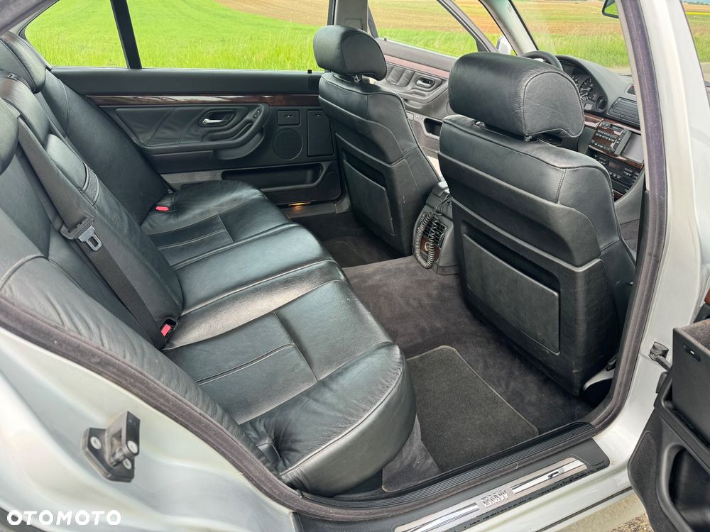 BMW Seria 7 740i - 16