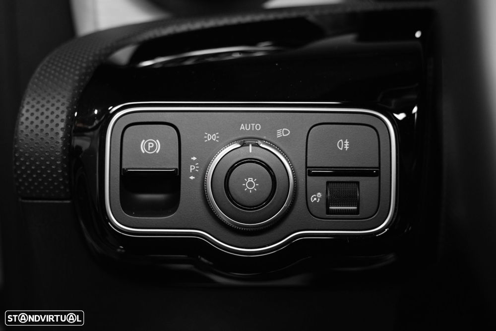 Mercedes-Benz CLA 250 e Shooting Brake AMG Line - 36