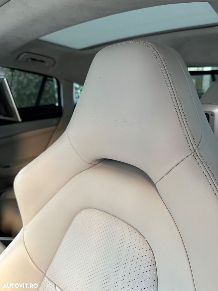 Porsche Panamera Turbo - 12