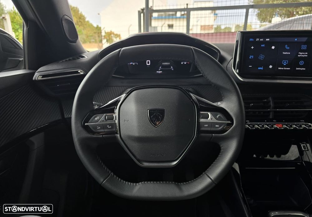 Peugeot 2008 1.2 PureTech Allure - 8