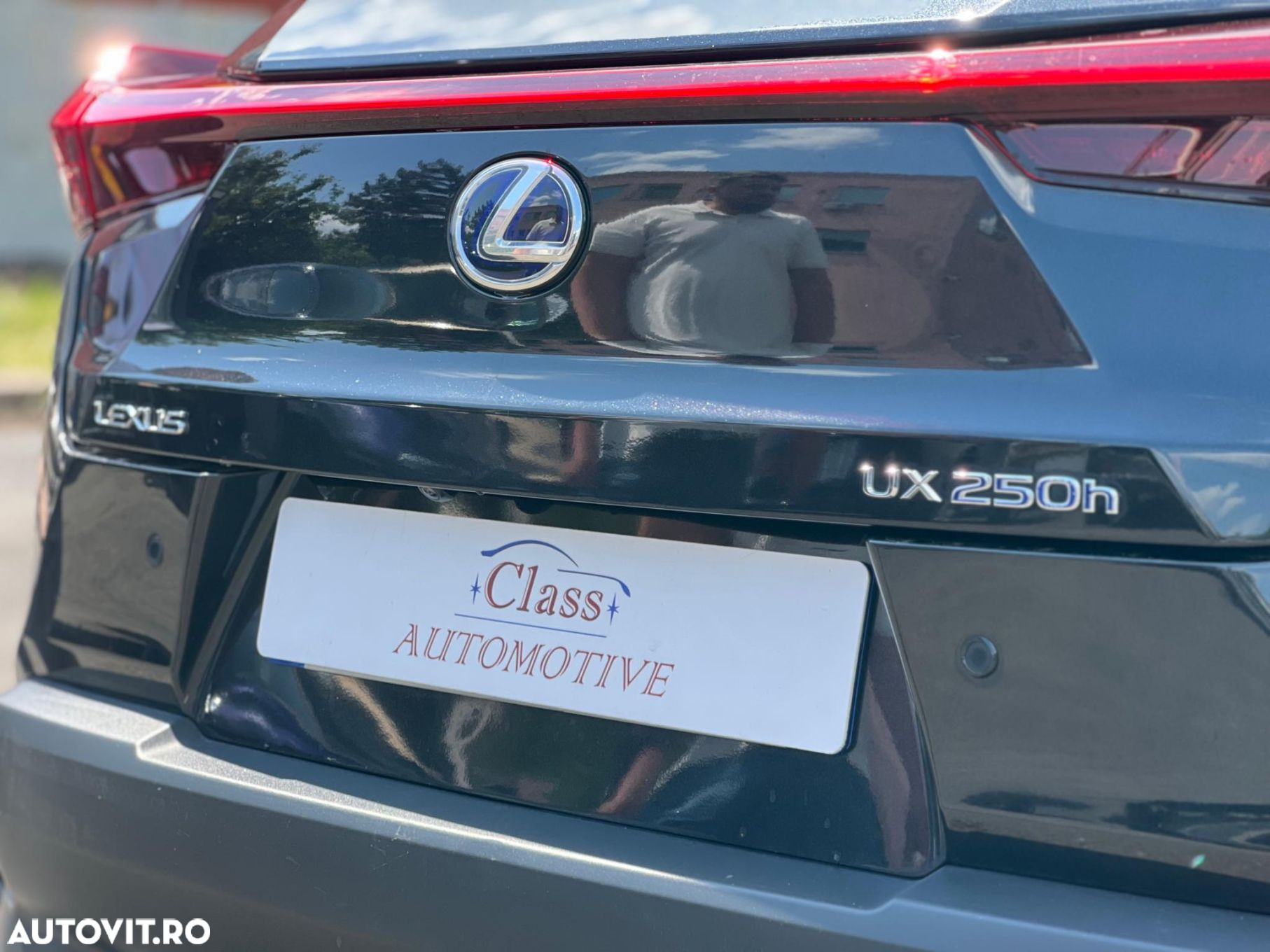 Lexus UX 250h 2.0L HEV 20H- (178 HP) 4X2 CVT Executive - 22