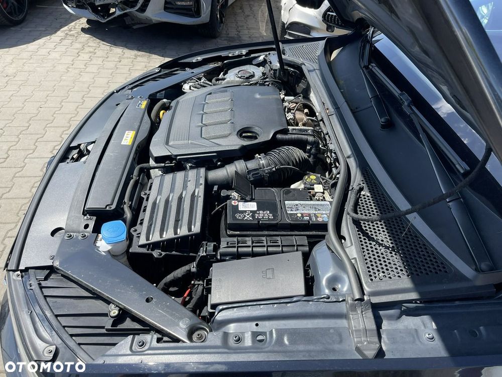 Volkswagen Passat Variant 2.0 TDI SCR DSG Conceptline - 16